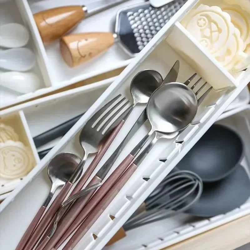 Tiroir de cuisine organisé avec plateau extensible FlexiSort - couverts et ustensiles rangés